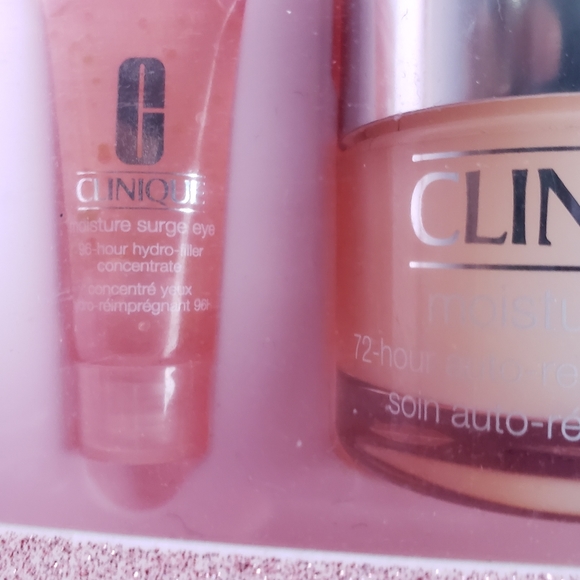 Clinique Moisture Surge Set - Picture 4 of 10
